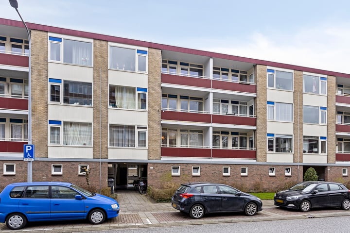 Plutolaan 76 in Groningen foto