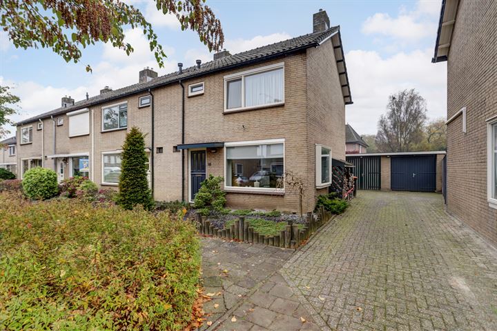 Plutostraat 15 in Hengelo foto