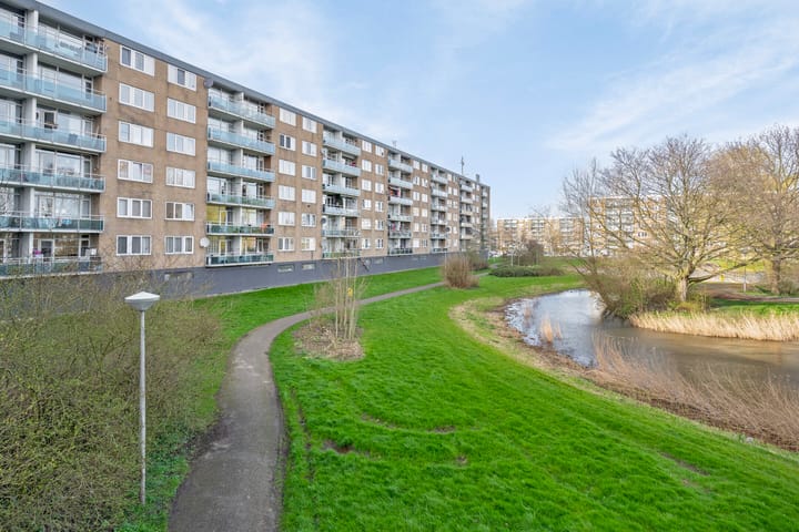 Plutostraat 160 in Alphen aan den Rijn foto