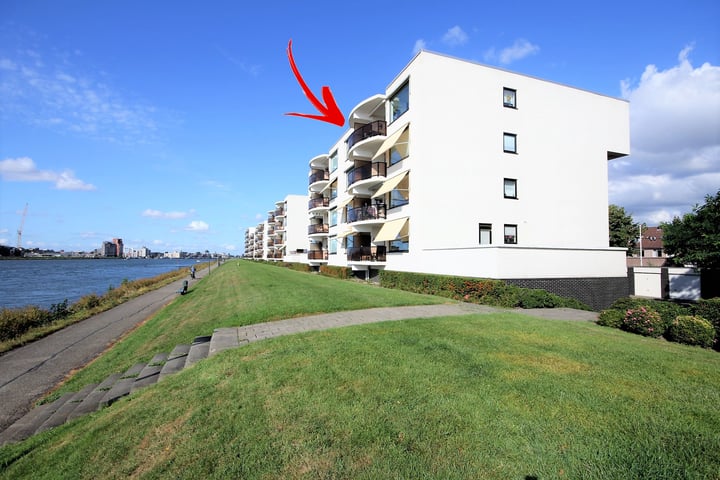 Pontonniersweg 422 in Papendrecht foto