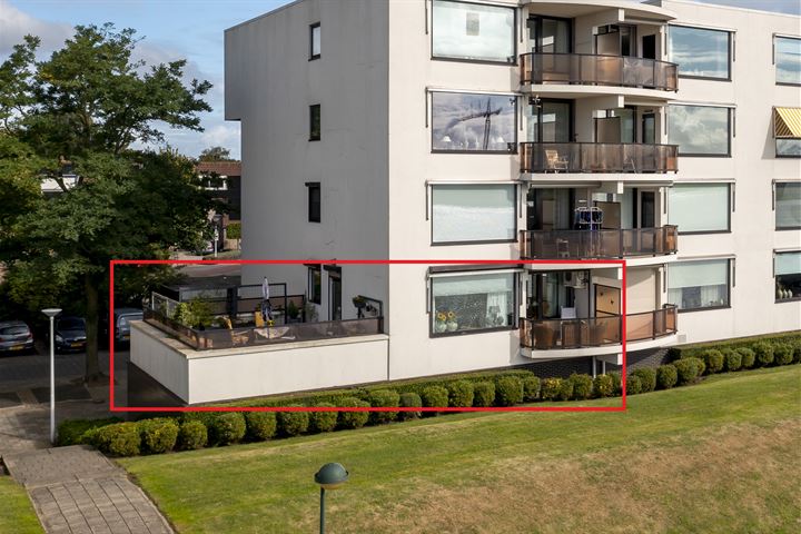 Pontonniersweg 432 in Papendrecht foto