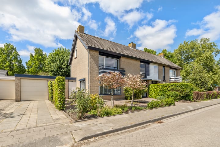 Pootlaan 10 in Roosendaal foto