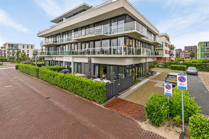 Portugalkade 11 in Almere foto