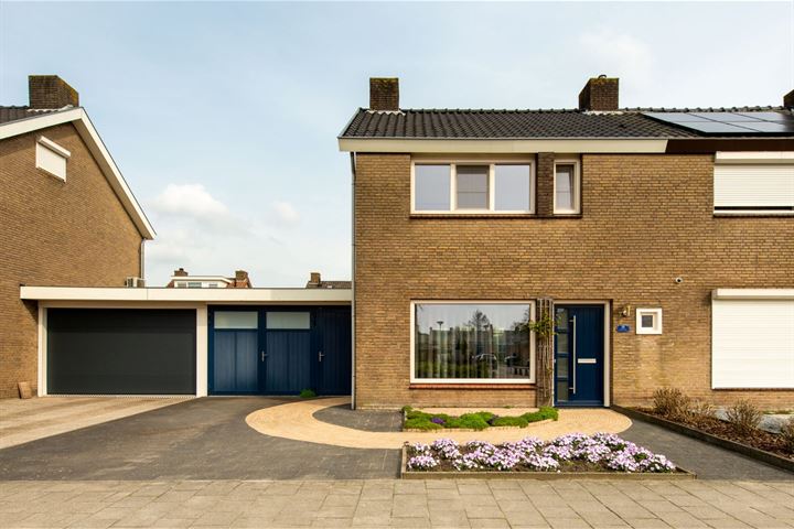 President Kennedylaan 19 in Roosendaal foto