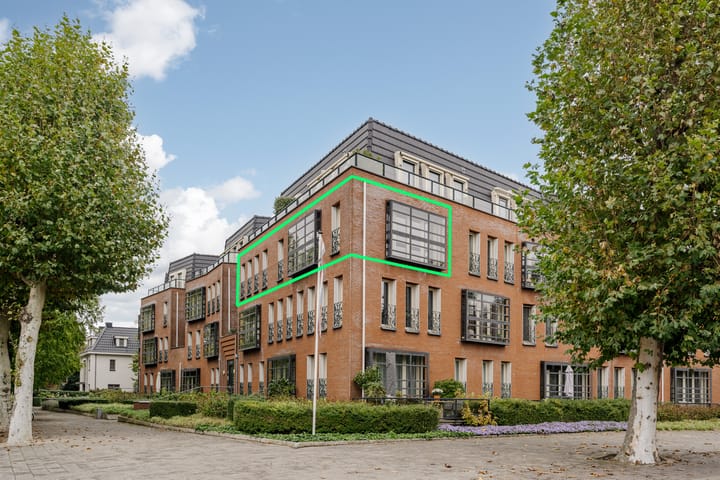 Prins Bernhardlaan 15 in Amstelveen foto