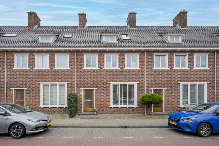 Prins Bernhardlaan 18 in Voorschoten foto