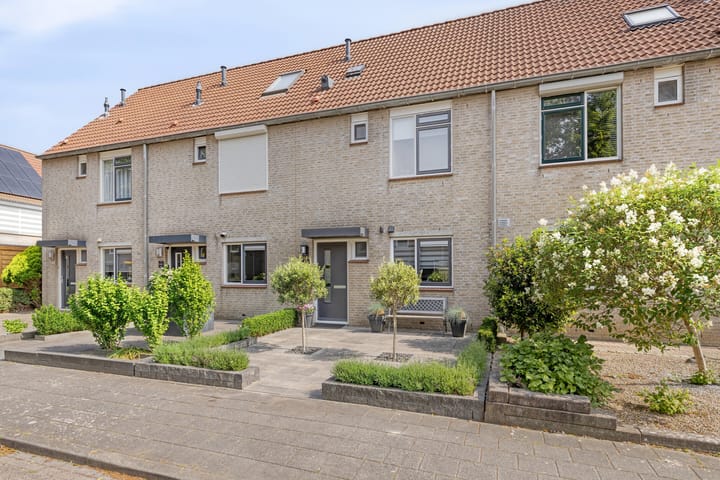 Prins Bernhardlaan 48 in Middelharnis foto