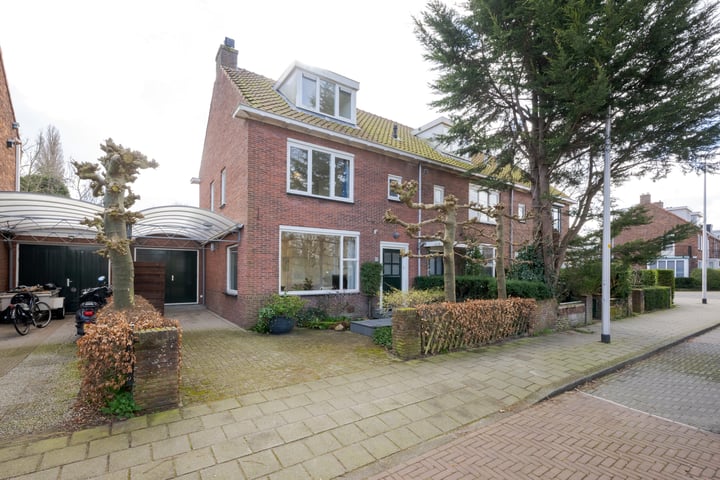 Prins Bernhardlaan 68 in Voorschoten foto