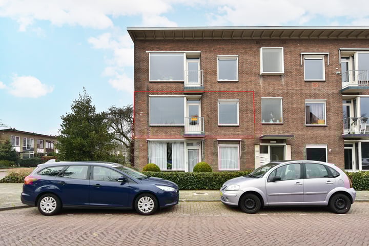 Prins Bernhardlaan 77 in Leidschendam foto