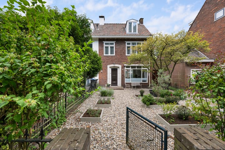 Prins Bernhardlaan 82 in Schiedam foto