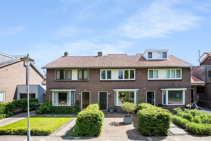 Prins Bernhardlaan 9 in Ouderkerk aan de Amstel foto