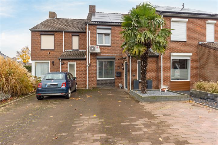 Prins Bernhardstraat 1 in Swalmen foto