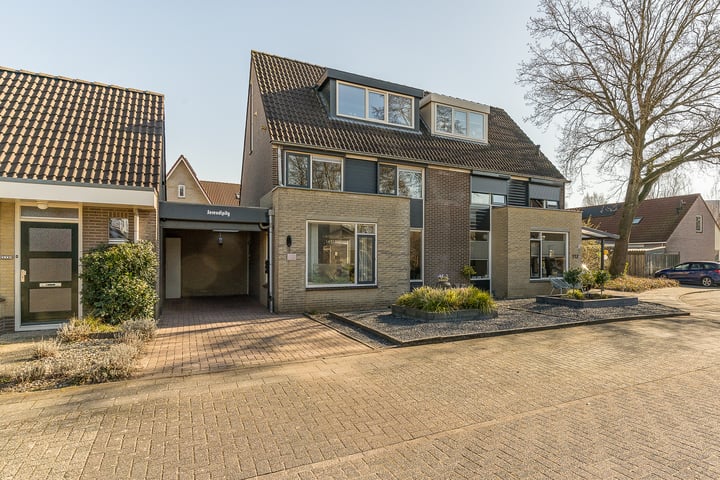 Prins Bernhardstraat 114 in Nunspeet foto