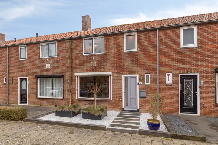 Prins Bernhardstraat 14 in Bruinisse foto