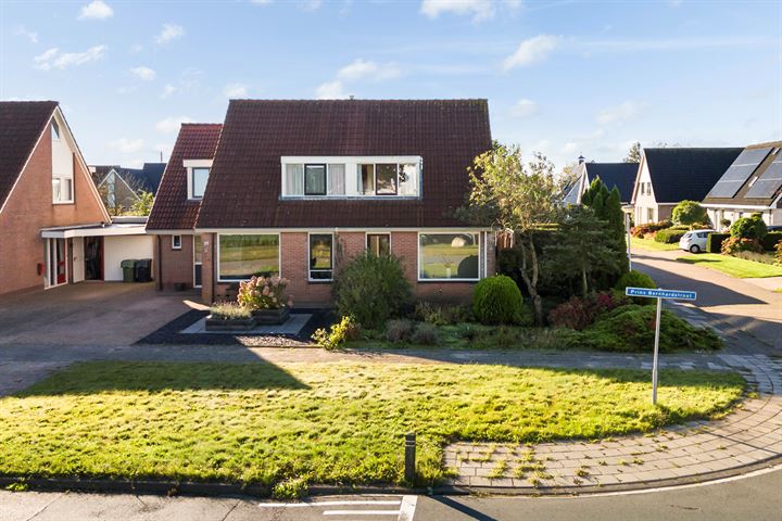 Prins Bernhardstraat 19 in Burgum foto
