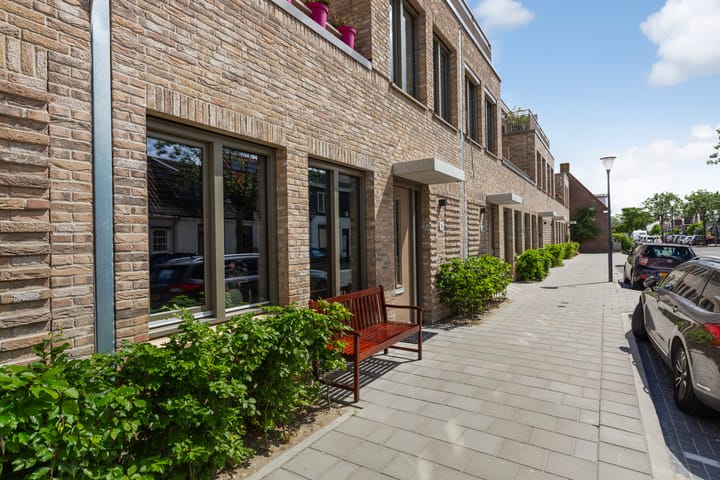 Prins Bernhardstraat 1B in Oud-Beijerland foto