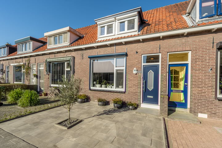Prins Bernhardstraat 80 in Oud-Beijerland foto