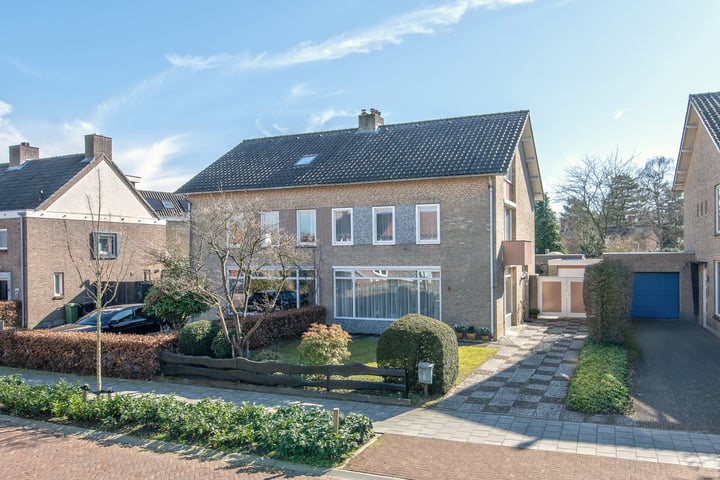 Prins Clauslaan 7 in Waalre foto