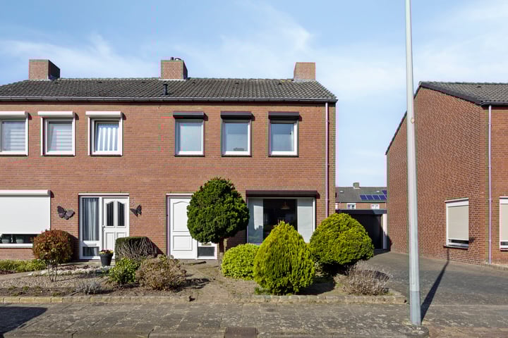 Prins Clausstraat 6 in Baarlo foto