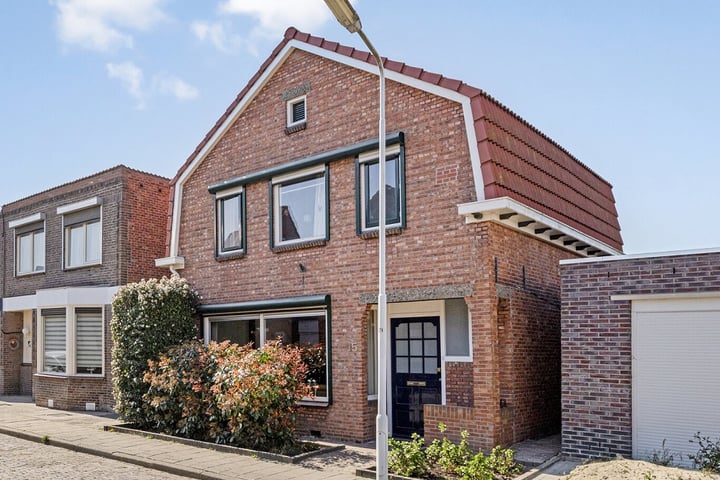 Prins Mauritsstraat 15 in Axel foto