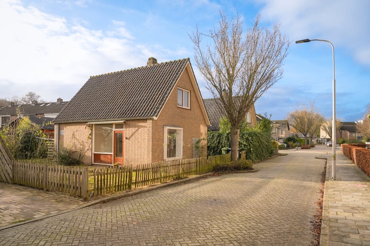 Prins Willem-Alexanderstraat 3 in Buren foto