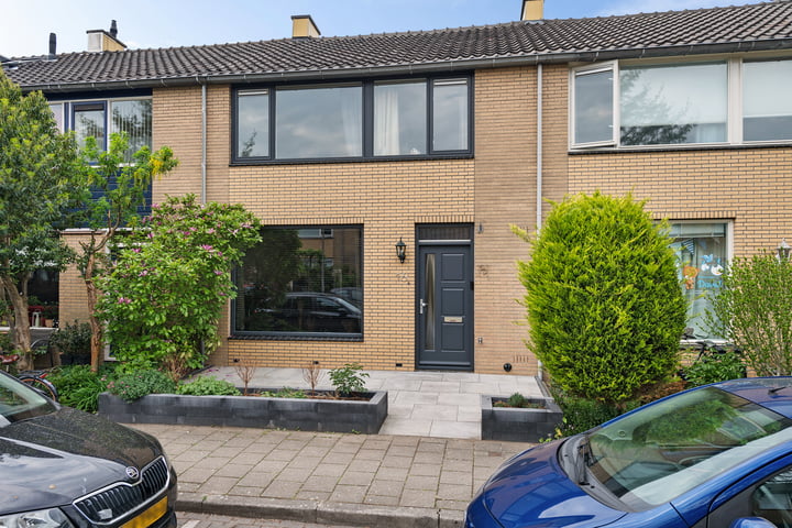 Prinses Beatrixstraat 16 in Benthuizen foto