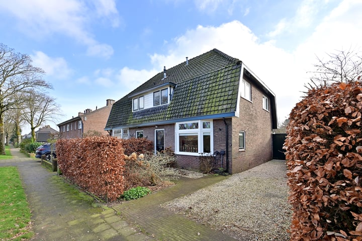 Prinses Irenestraat 2 in Huizen foto
