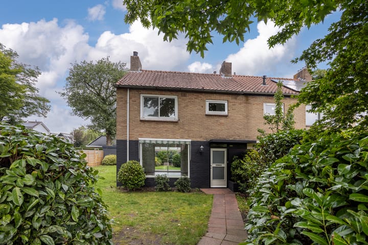 Prinses Margrietstraat 1 in Loosdrecht foto
