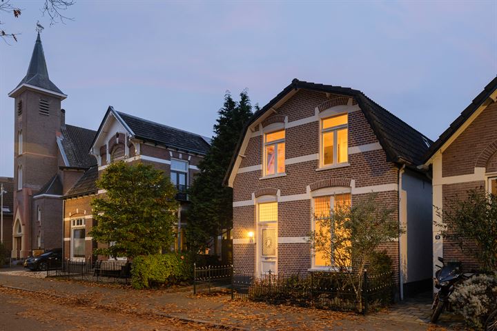Prof. Röntgenstraat 17 in Apeldoorn foto
