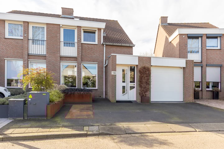 Prof. van Itersonstraat 198 in Heerlen foto