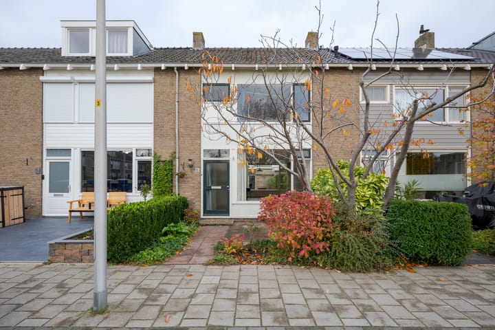 Professor Van der Waalslaan 16 in Voorschoten