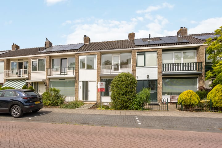 Professor Zeemanplantsoen 11 in Voorschoten foto