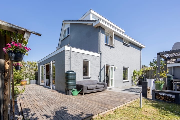 Professor Zeemanstraat 27 in Zandvoort foto