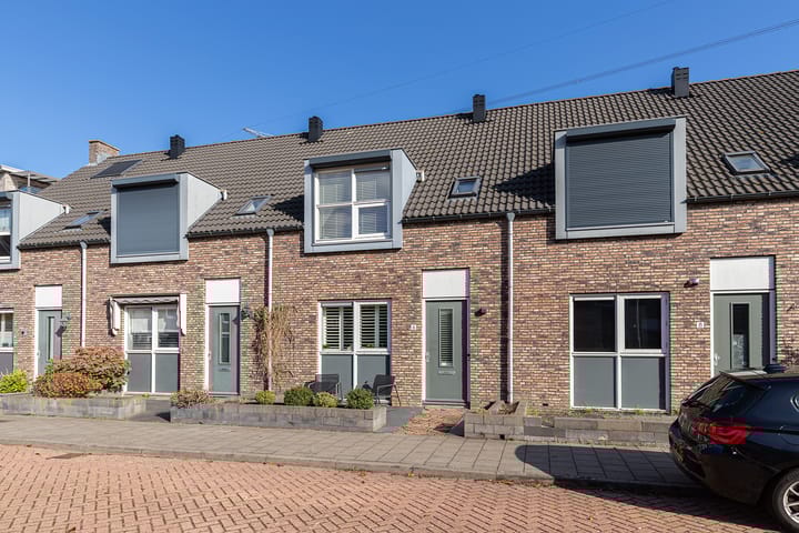 Puccinistraat 6 in Sliedrecht foto