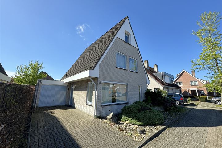 Puccinistraat 6 in Hulst foto