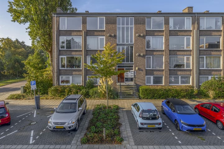 Raadhuislaan 142 in Voorschoten foto