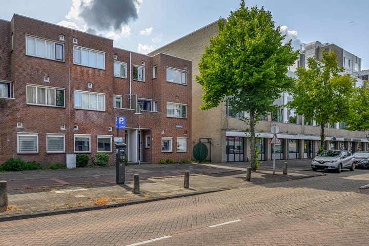 Raadhuislaan 37 in Spijkenisse