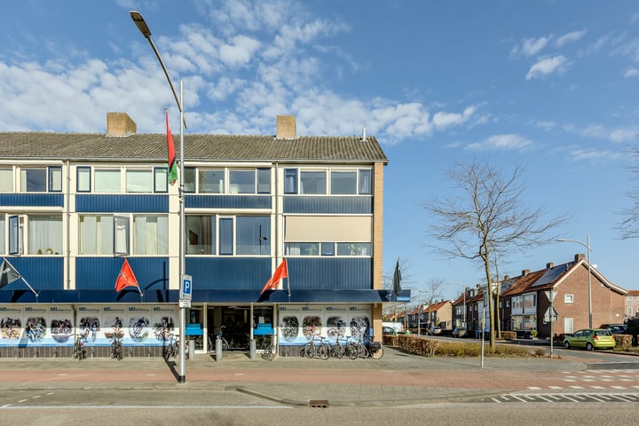 Raadhuisplein 29 in Rijen foto