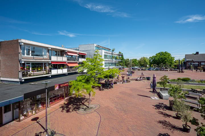 Raadhuisplein 5 in Haren Gn foto