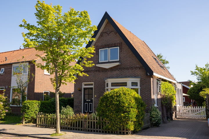 Raadhuisstraat 14 in Landsmeer