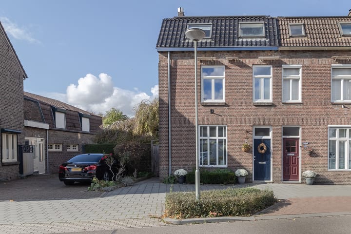 Raadhuisstraat 27 in Urmond