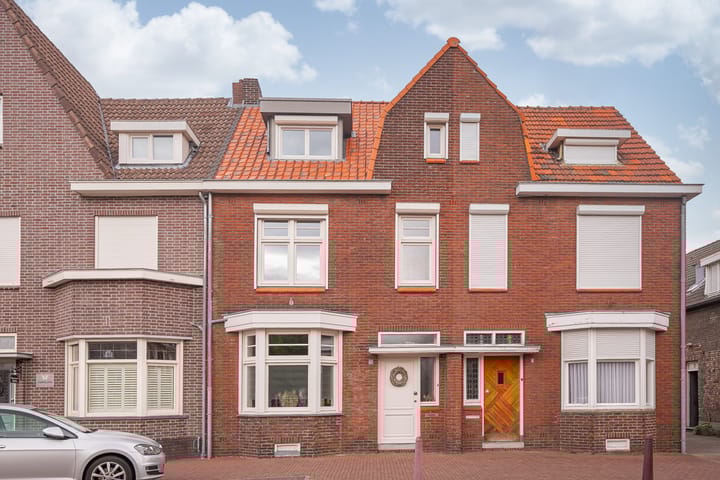 Raadhuisstraat 9 in Roermond foto