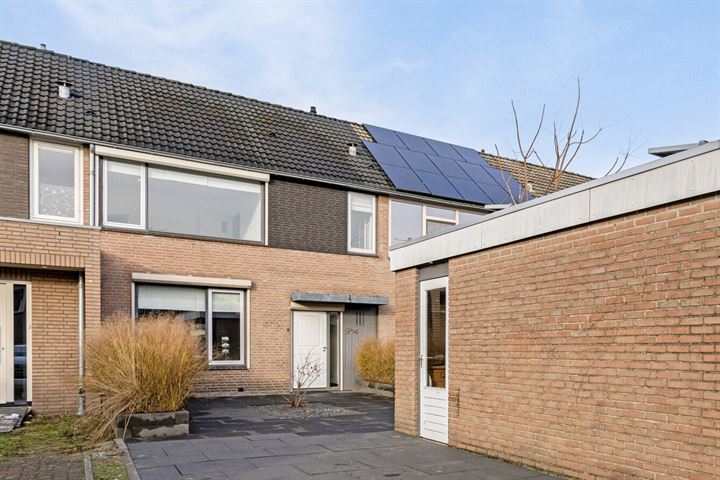 Raam 504 in Uden foto