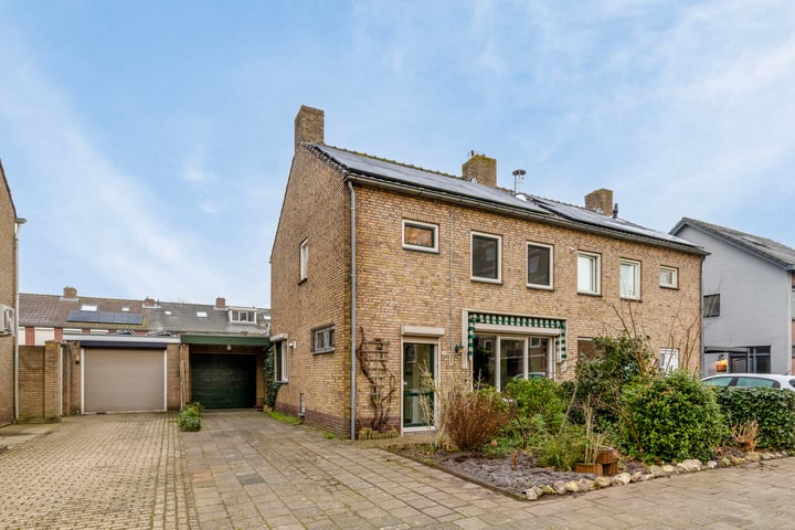 Ranonkelstraat 32 in Roosendaal foto