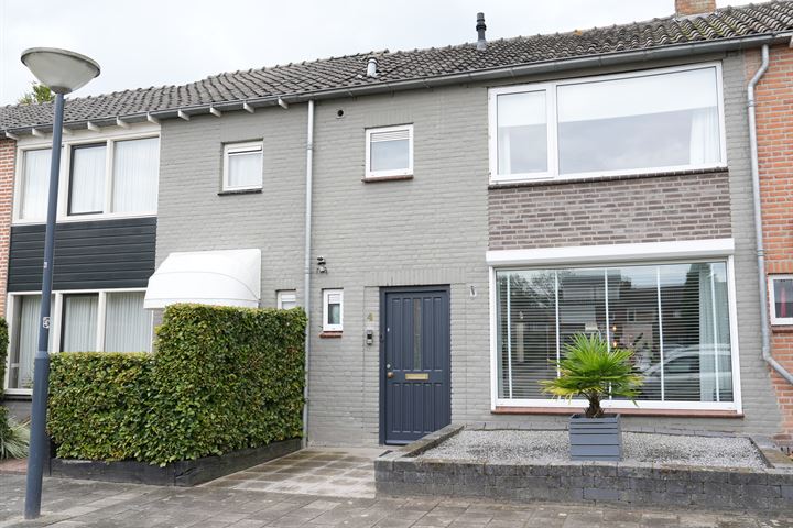 Ranonkelstraat 4 in Waalwijk foto