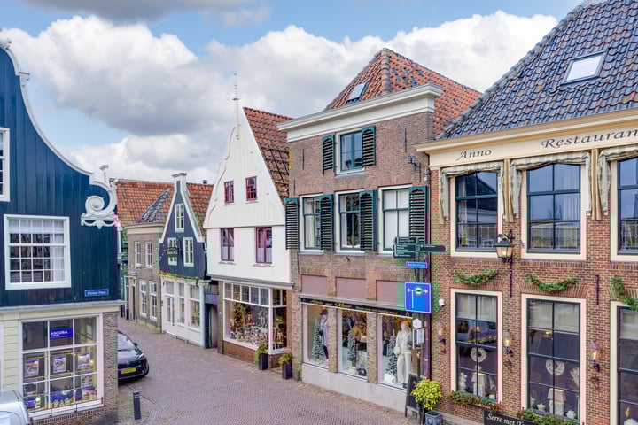 Rechtestraat 110 in De Rijp foto