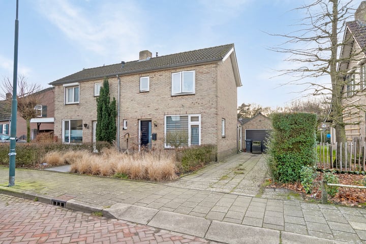 Rector Aldenhuysenstraat 38 in Handel foto