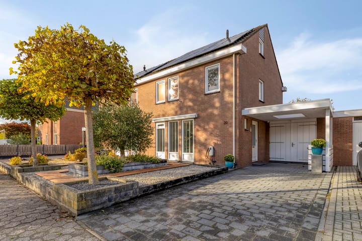 Reelaan 20 in Winschoten foto