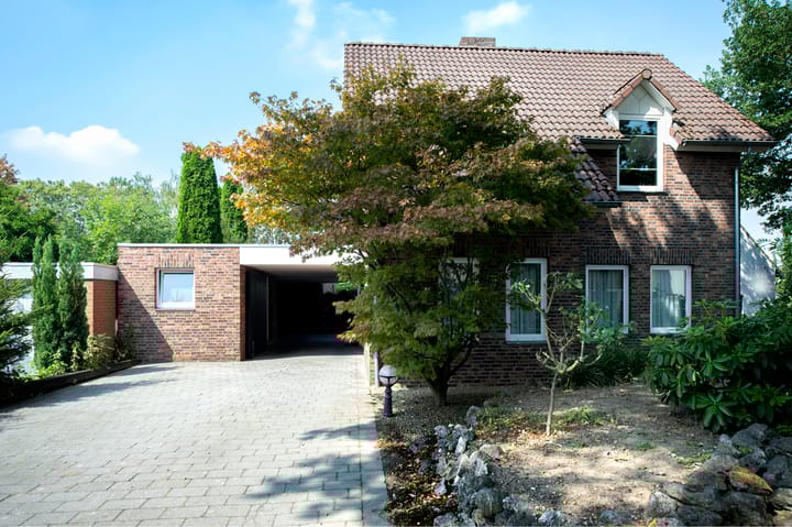 Reeweg 74 in Landgraaf foto