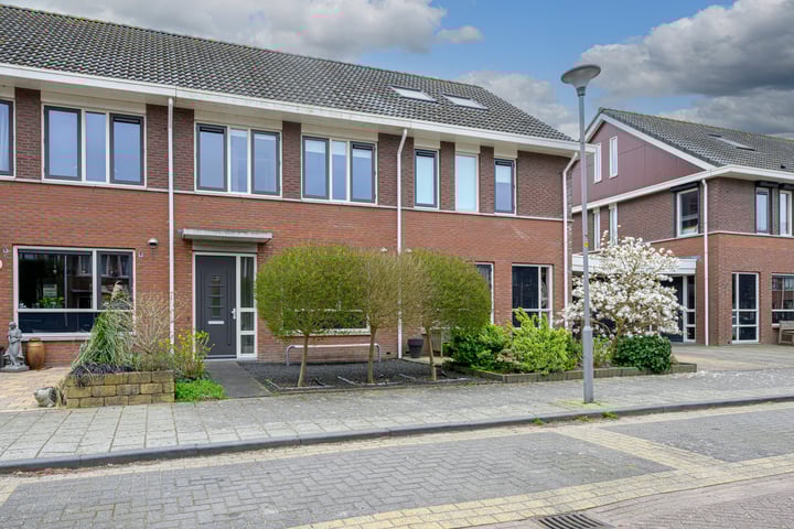 Regenboog 22 in Medemblik foto
